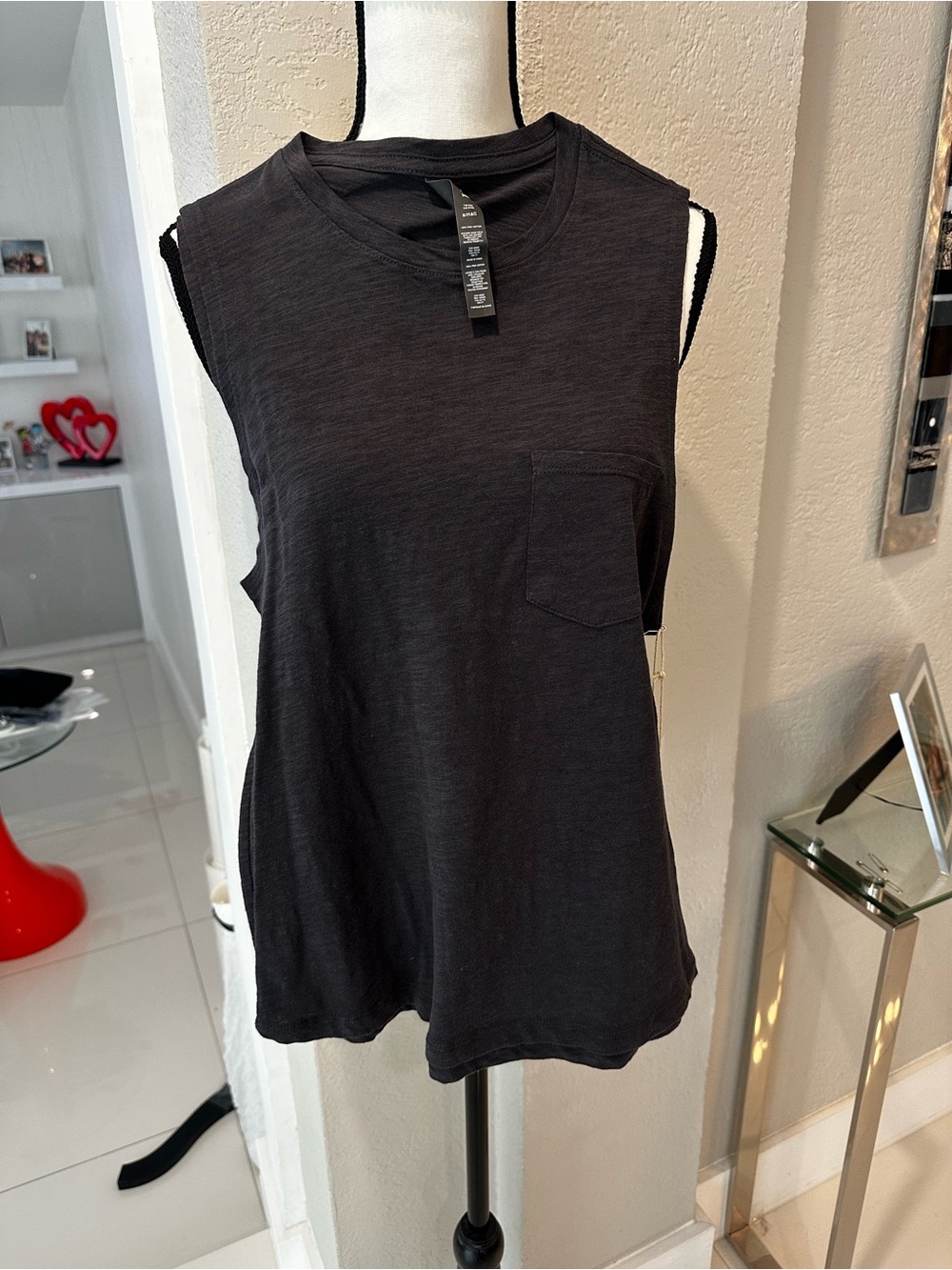 Vuori Sunset Tank- Charcoal Sleeveless Pocket Tank